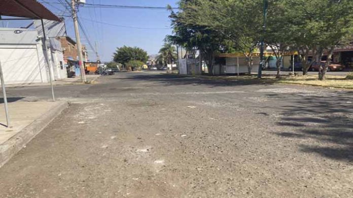 Avenida Quinceo repleta de baches, denuncian morelianos