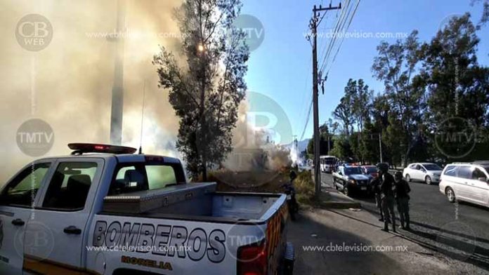 Se quema predio al lado de una gasolinera en Morelia