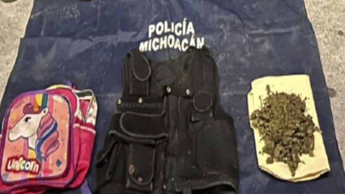Lo arrestan con marihuana en su mochilita de “unicornio”