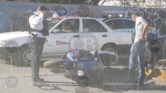 Motociclista choca con una camioneta en la avenida Periodismo
