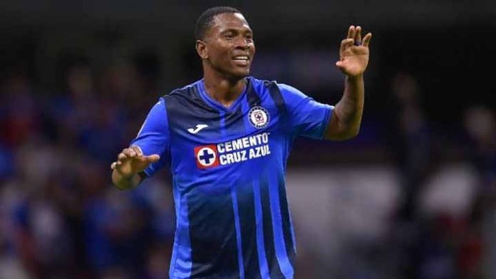 Cruz Azul hace oficial la salida de Bryan Angulo