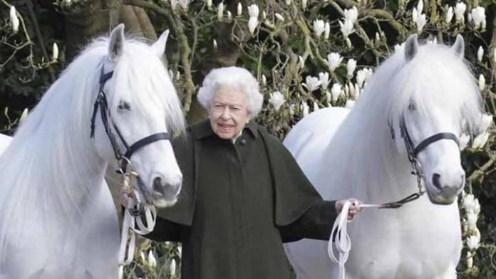 La reina Isabel festeja sus 96 años de edad en privado