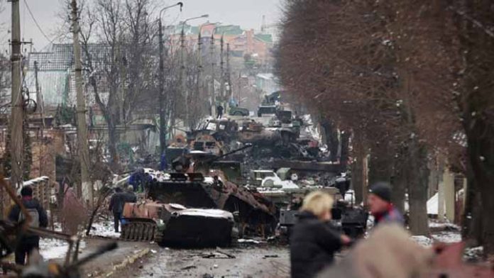 Cadáveres en las calles y tanques quemados; el triste paisaje en Bucha