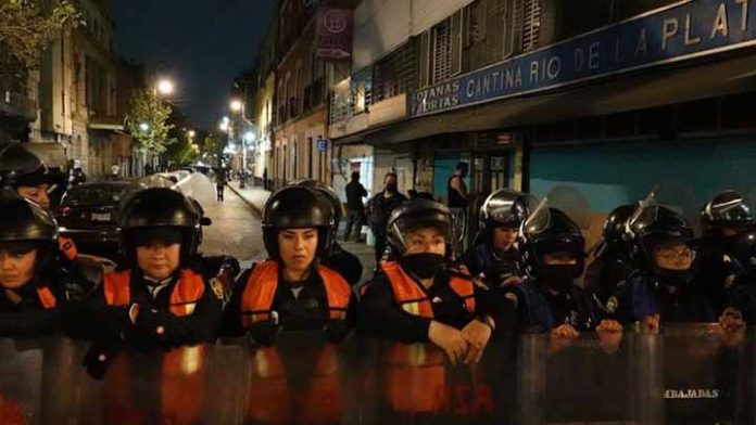 Vinculan a proceso a mujeres detenidas en recuperación de edificio de la CNDH