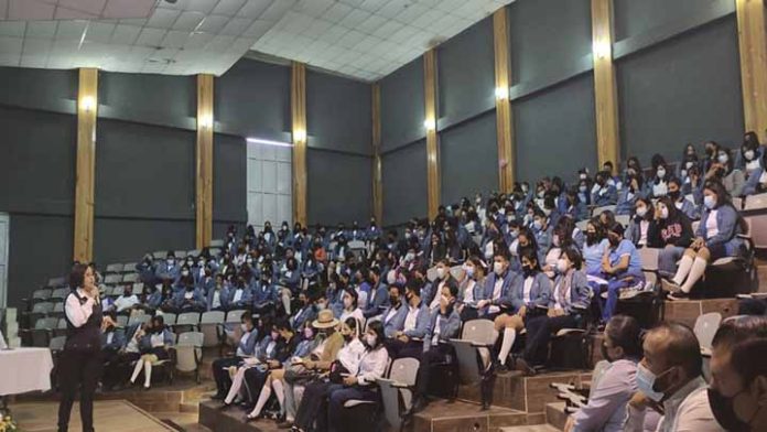 Policía Cibernética brinda charlas a alumnos, en Tuxpan