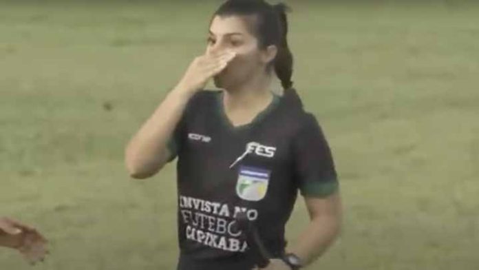 Video: Abanderada es agredida por Director Técnico
