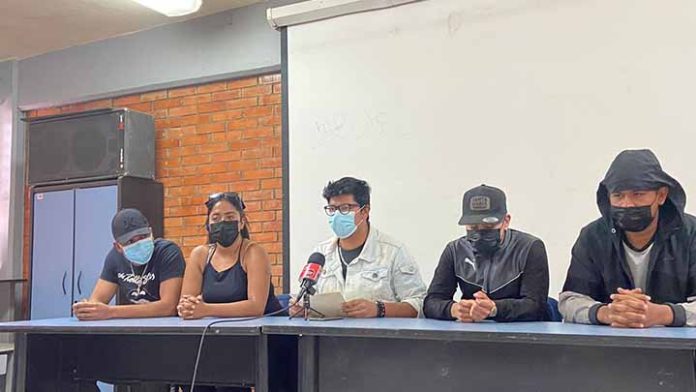 Estudiantes normalistas amagan manifestaciones por rechazo a examen Ceneval