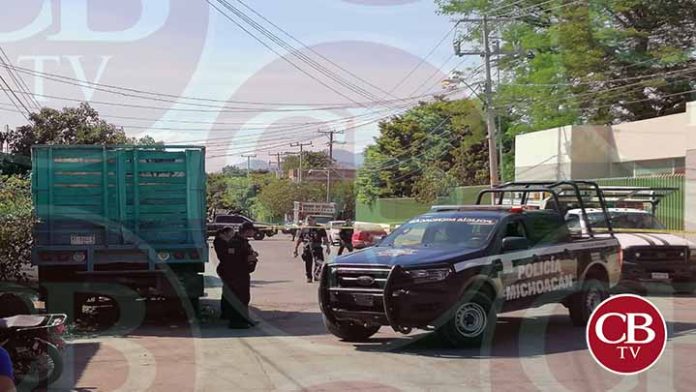 Joven intenta asaltar un negocio y un cliente lo balea