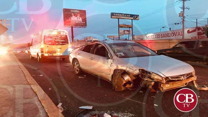 Vive de milagro tras volcar tu auto en el libramiento de Morelia