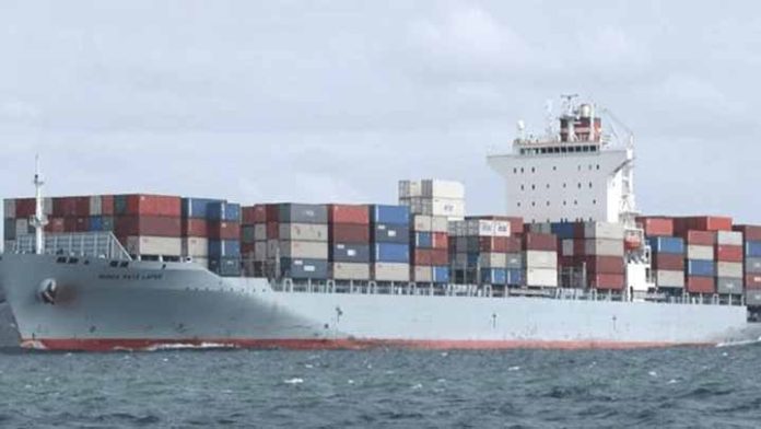 Buque pierde casi 100 contenedores previo a llegar al puerto de Lázaro Cárdenas