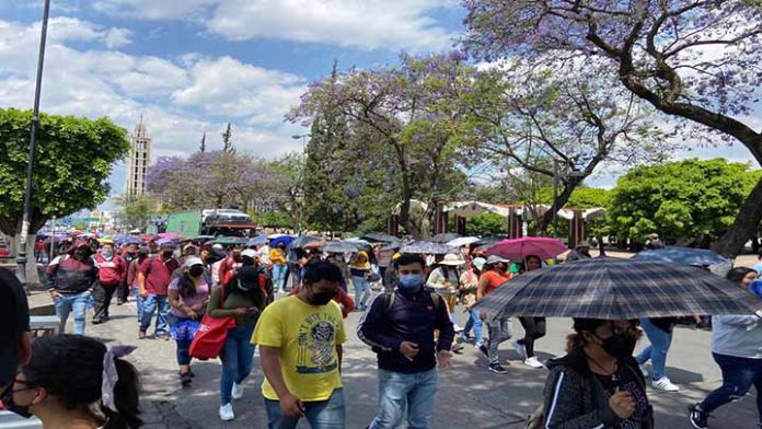 Normalistas califican como negligente a Yarabí Avíla por falta de basificación y de pagos para egresados