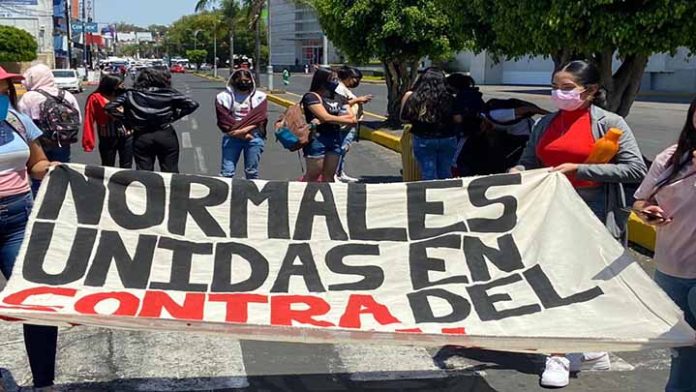 Habrá manifestaciones toda la semana; normalistas se oponen al examen Ceneval