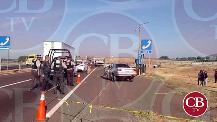 Joven de 22 años muere al chocar su auto con un tráiler en los límites de Michoacán y Guanajuato
