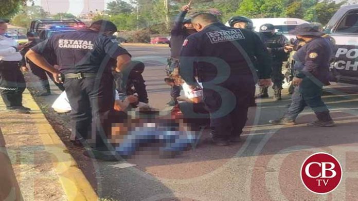 Otro hombre se lanza de puente peatonal en Morelia y sobrevive