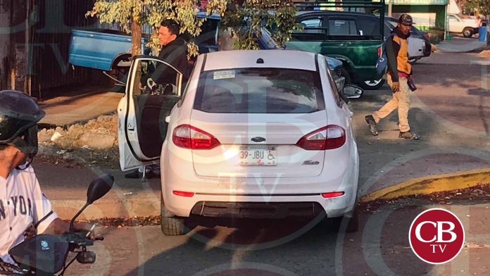 Dos autos colisionaron