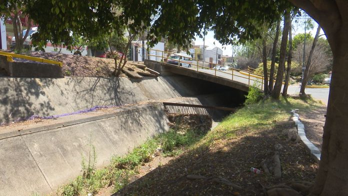 Urgen labores de limpieza en el canal Fray Antonio de San Miguel