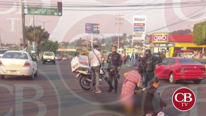 Derrape de moto en el libramiento, en la entrada a Fuentes de Morelia