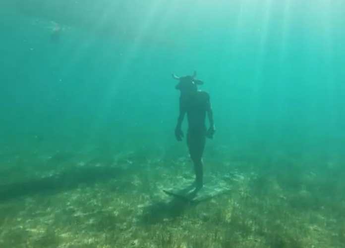 En el fondo del lago de Neuquén se encontró la figura de un minotauro