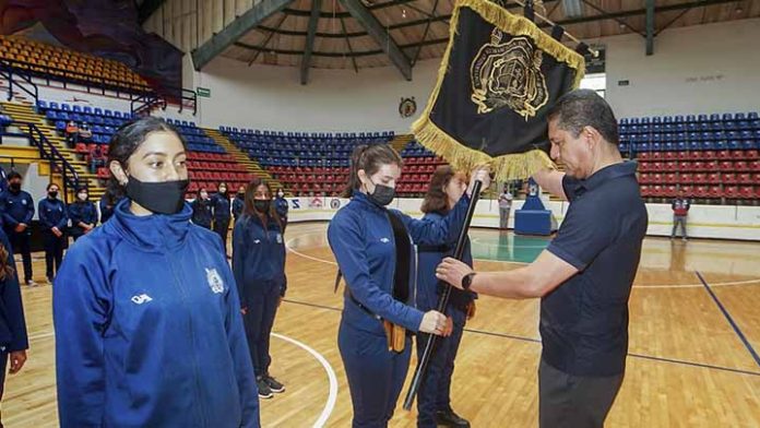 RECTOR DE LA UMSNH ABANDERA A DEPORTISTAS QUE PARTICIPARÁN EN LA UNIVERSIADA NACIONAL 2022
