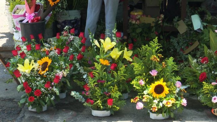 En el día de las madres, floristas esperan un repunte económico