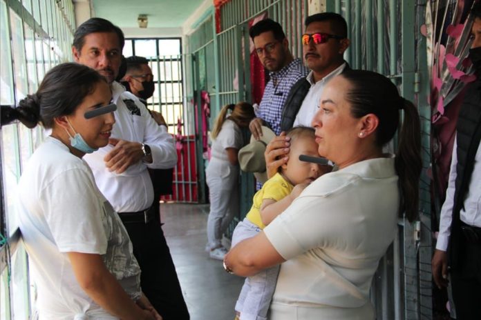 Tras reconocer las dificultades que como madres