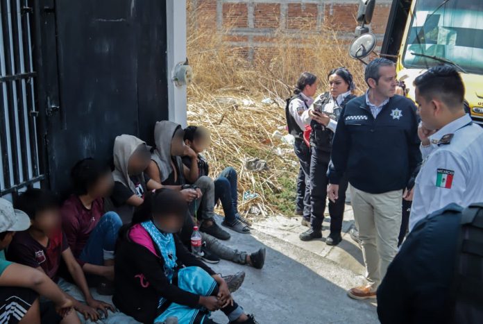 serán presentados los 2 detenidos en rescate de 8 menores