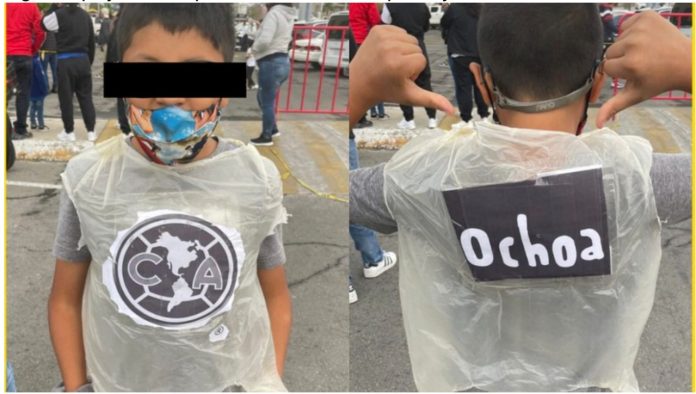 Guillermo Ochoa busca a niño para regalarle playera