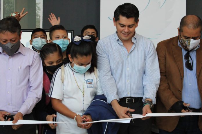 Inaugura Toño Ixtláhuac, exposición Infancias; refrenda su compromiso con la cultura y las artes