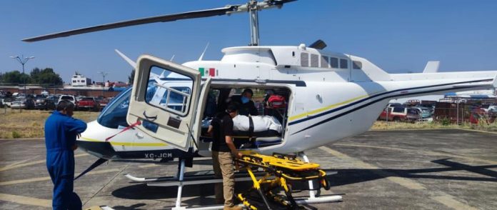 Por complicaciones de parto, trasladan a embarazada en helicóptero hasta Morelia