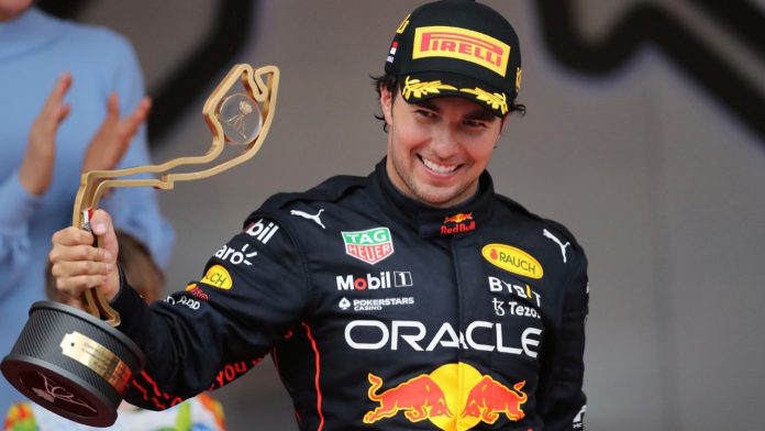 ¡Dos años más! Checo Pérez renueva contrato con Reb Bull