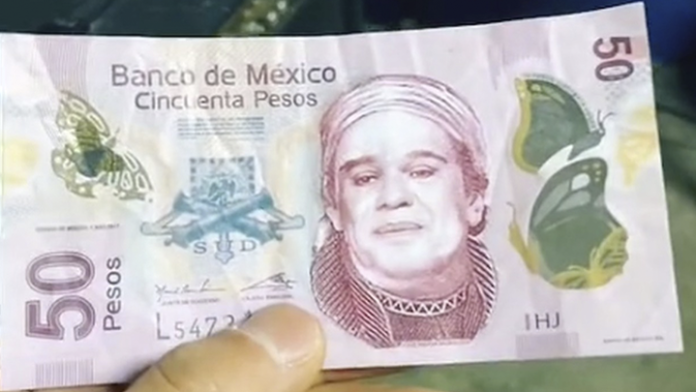 ¡Estafado! Le dan un billete falso con la cara de Juan Gabriel