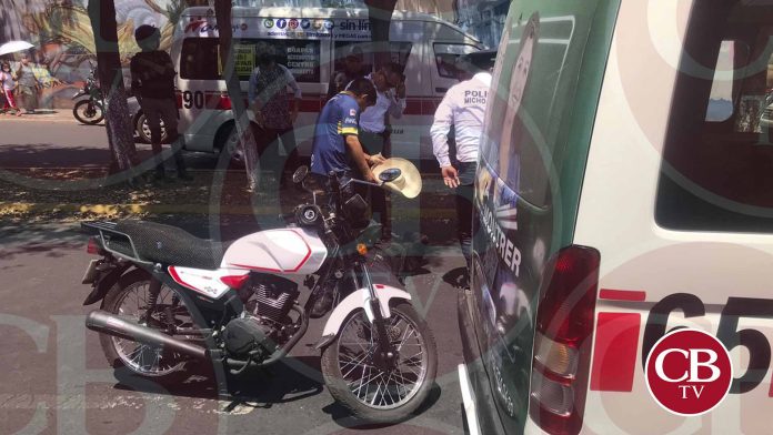 Choque de moto y combi deja un policía lesionado en la Pedregal