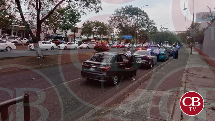 Otro choque en la Madero Poniente; auto y moto