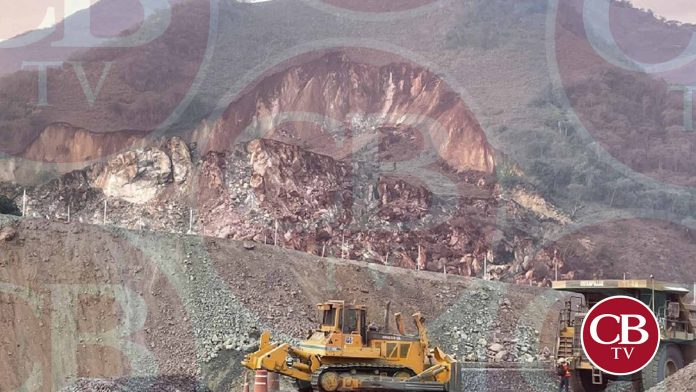 Ante el deslave de un cerro