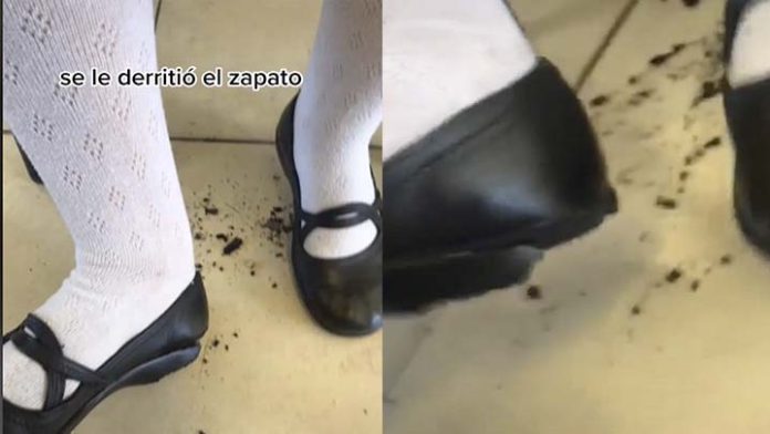 Por tanto calor, su zapato se derritió quedándose descalza