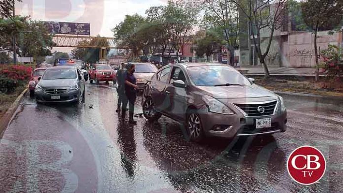 Tres autos colisionaron por alcance en la Madero Poniente