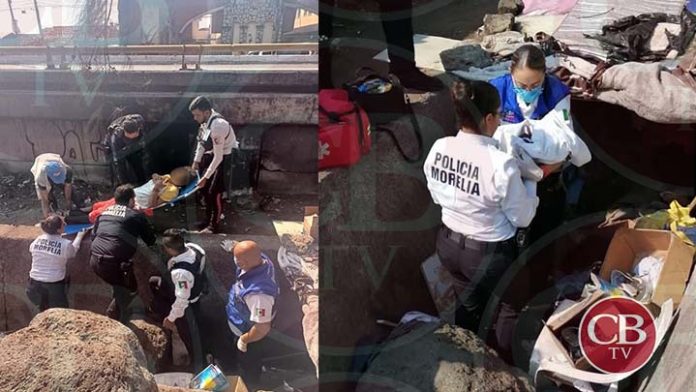 Mujer da a luz en un puente de Morelia