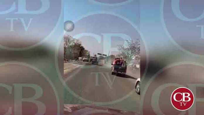 Camionetas con civiles persiguen a militares en Nueva Italia