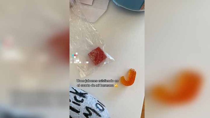 VIDEO: Padre de familia come jabones pensando que son dulces