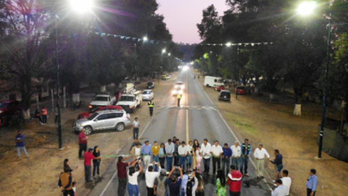 Inaugura Julio Arreola instalación de Alumbrado Público en Tzurumútaro y en entrada a Pátzcuaro