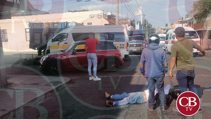Motociclista choca con Mini Cooper al poniente de Morelia