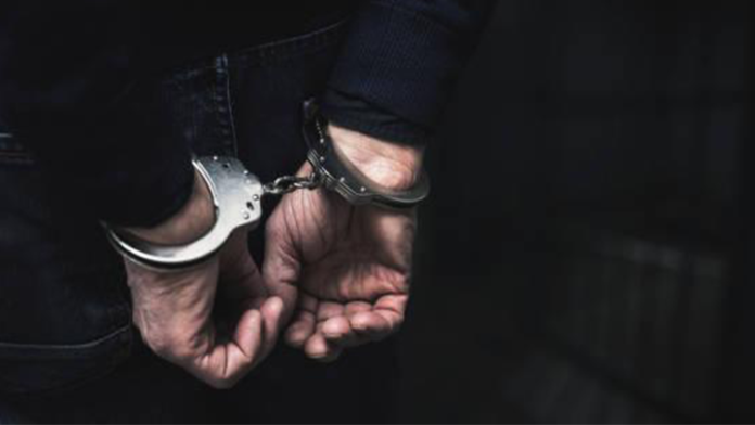22 años de prisión a hombre que abusó de sus hijastras en Michoacán