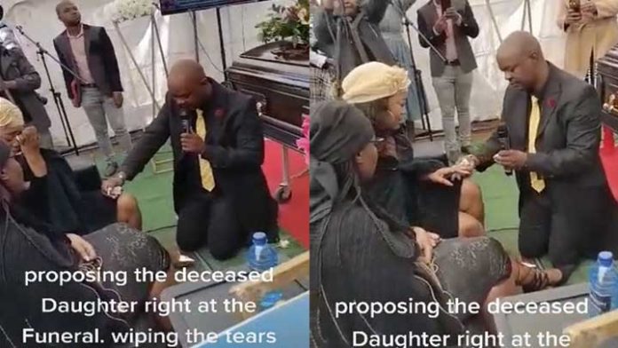 En el funeral de su padre le pidió matrimonio