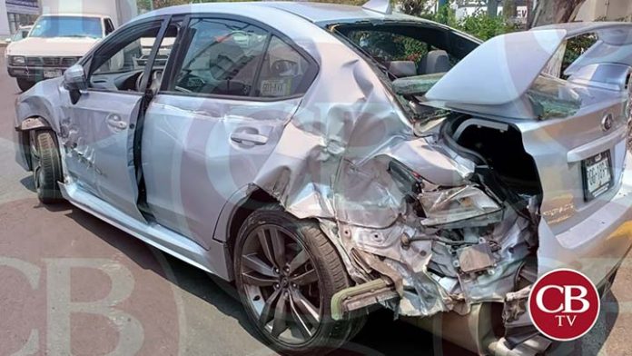 Golpazo a un Subaru en la avenida Acueducto