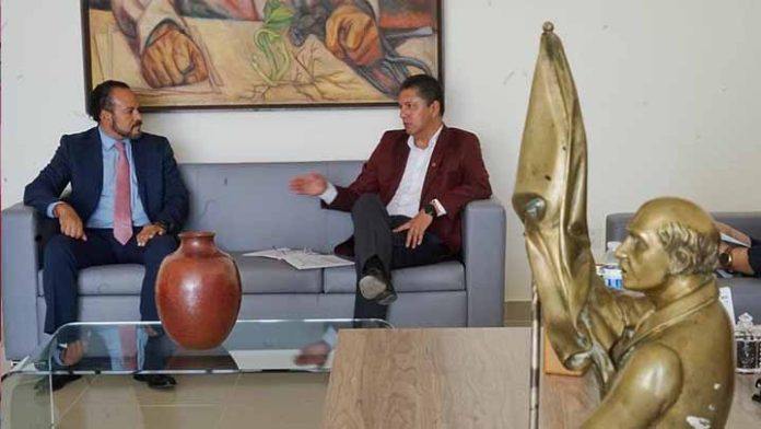 RECTOR DE LA UMSNH ABANDERA A DEPORTISTAS QUE PARTICIPARÁN EN LA UNIVERSIADA NACIONAL 2022