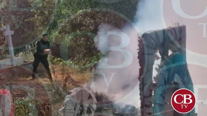 Un incendio movilizó a los cuerpos de emergencia y policías estatales a la zona cerril de Santa Cruz Tanaco para apoyar al combate de un incendio forestal.
