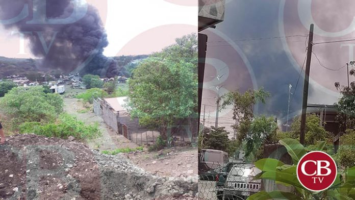 Decenas de autos arden en llamas en corralón de Apatzingán