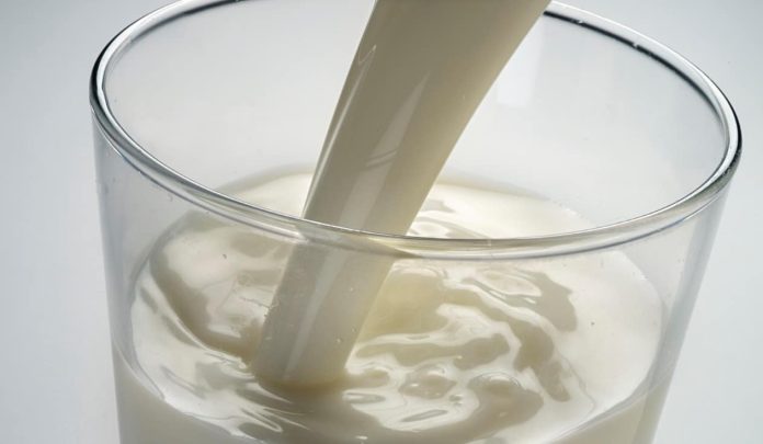 Confunden leche con sellador de pisos