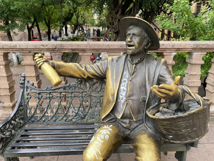 Pito Pérez alegra la vida del Jardín de las Rosas