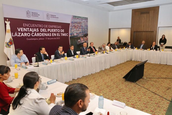 Expone Bedolla a empresarios de Jalisco ventajas del Puerto de Lázaro Cárdenas